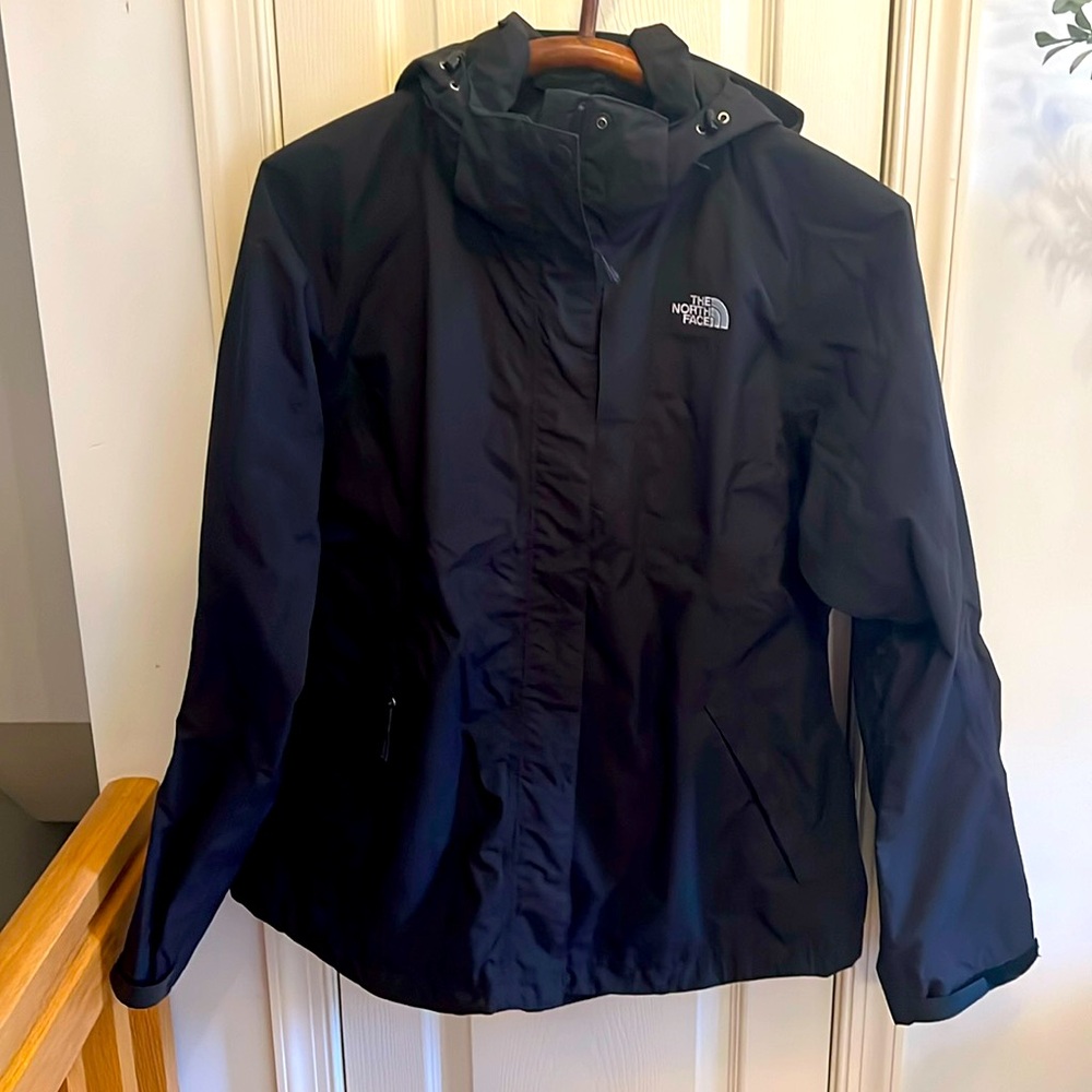The North Face Women’s XL Black Jacket with Detachable Hood. Great Condition